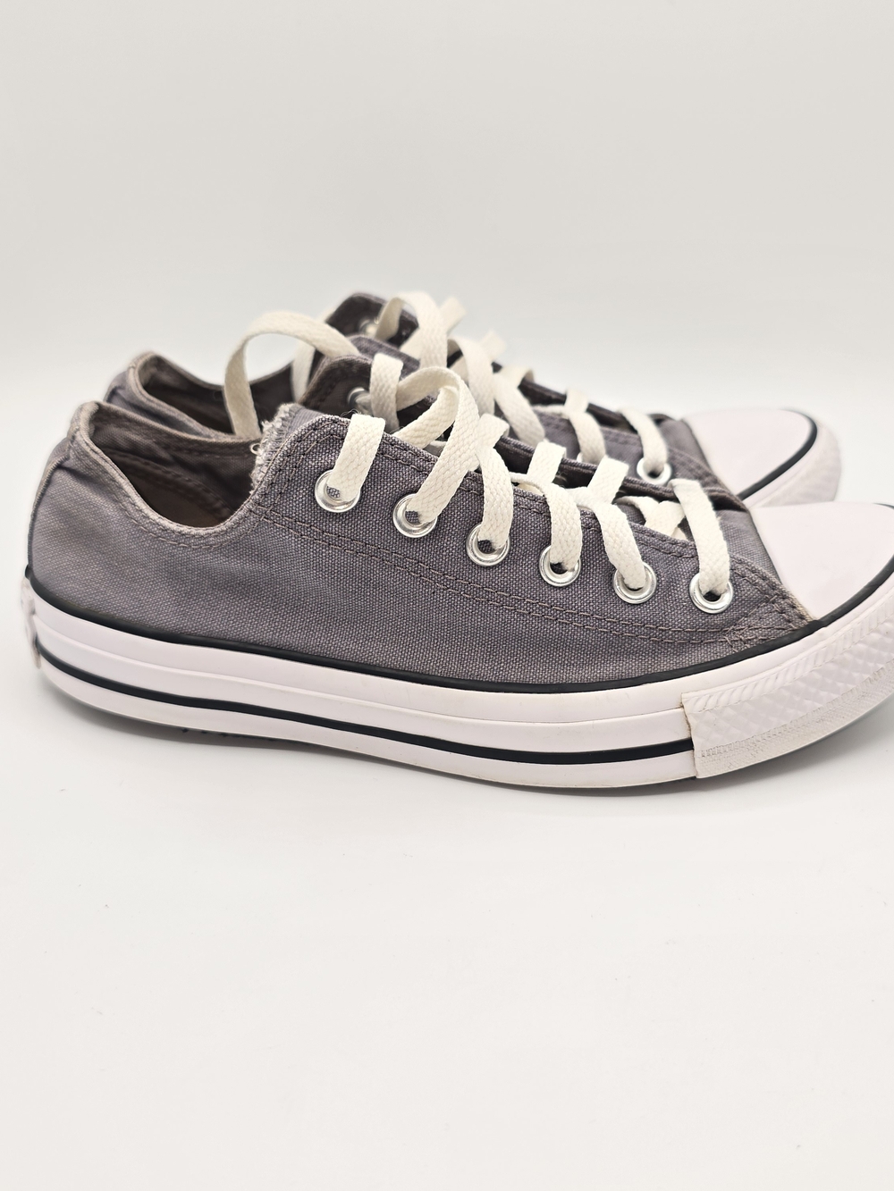 Converse Women's 8 Gray Low-Top Canvas Sneakers Casual Classic Walking 90's - Picture 5 of 7